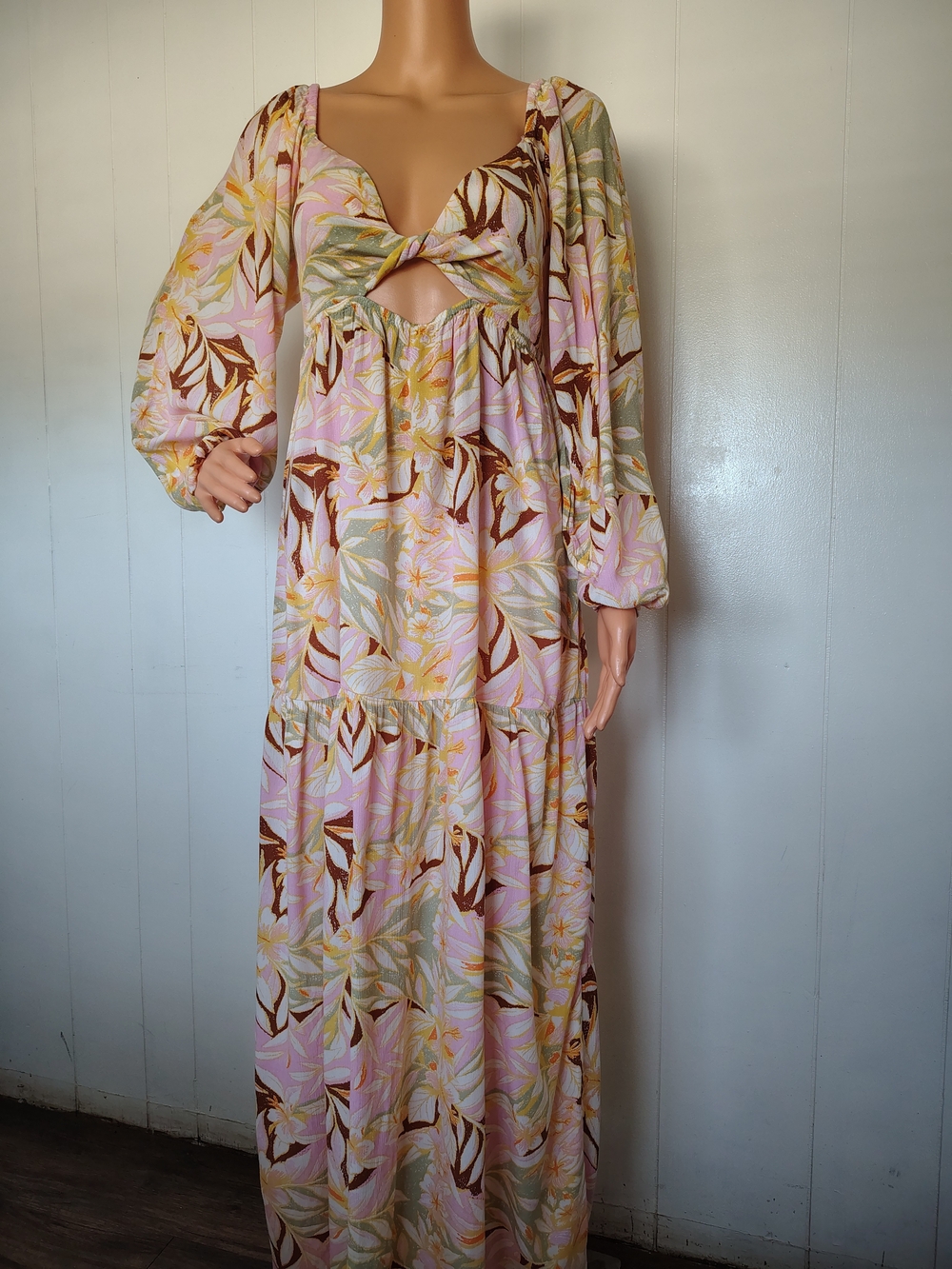 Roxy Pastel Pink Floral Maxi Dress with Cutout Twist